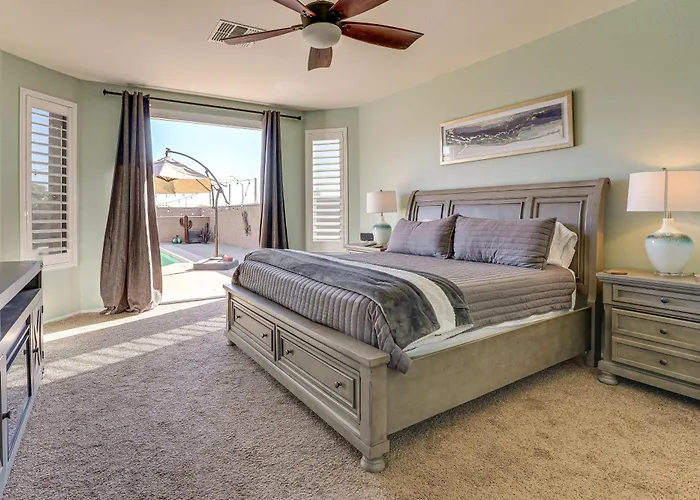 Holiday home 5 Mi To Stadium: Chic W/ Pool Surprise