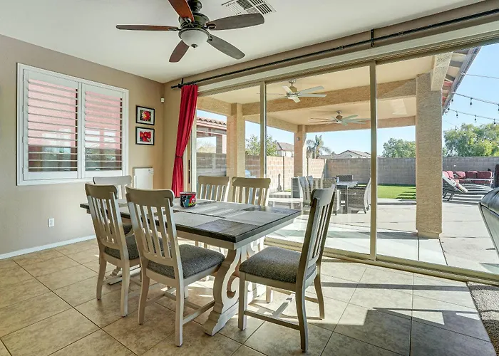 Holiday home 5 Mi To Stadium: Chic W/ Pool *