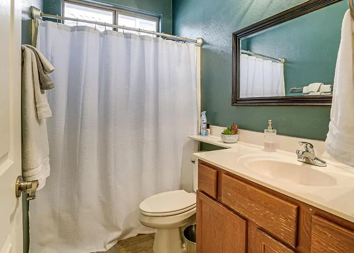 Holiday home 5 Mi To Stadium: Chic W/ Pool Surprise