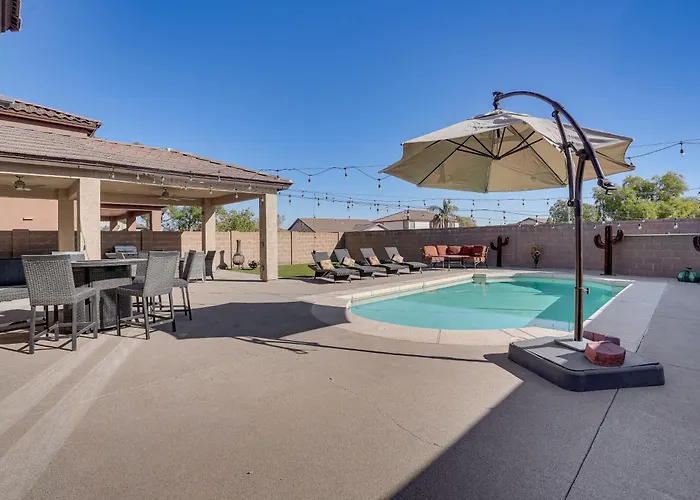 Holiday home 5 Mi To Stadium: Chic W/ Pool Surprise