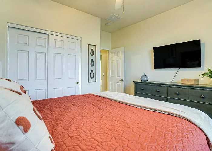 5 Mi To Stadium: Chic W/ Pool Holiday home