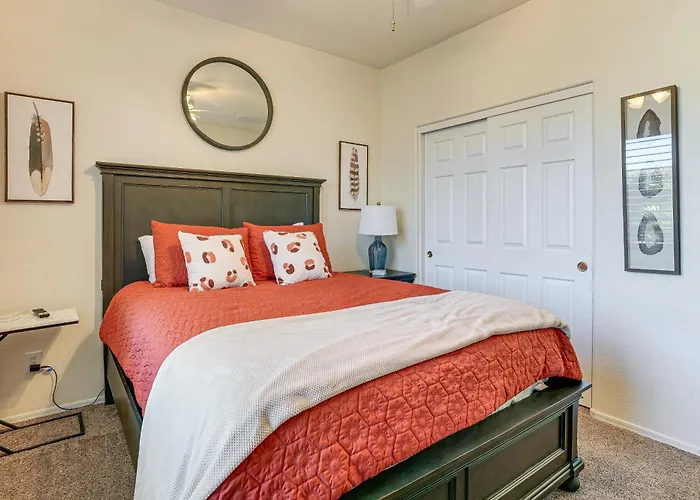 Holiday home 5 Mi To Stadium: Chic W/ Pool *