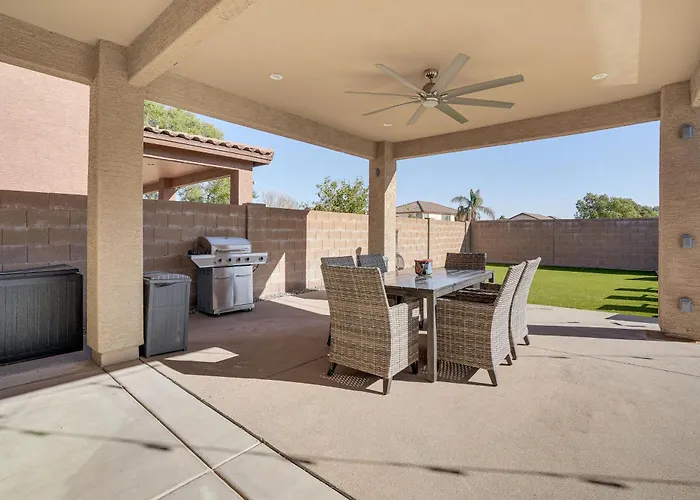 5 Mi To Stadium: Chic W/ Pool Holiday home Surprise